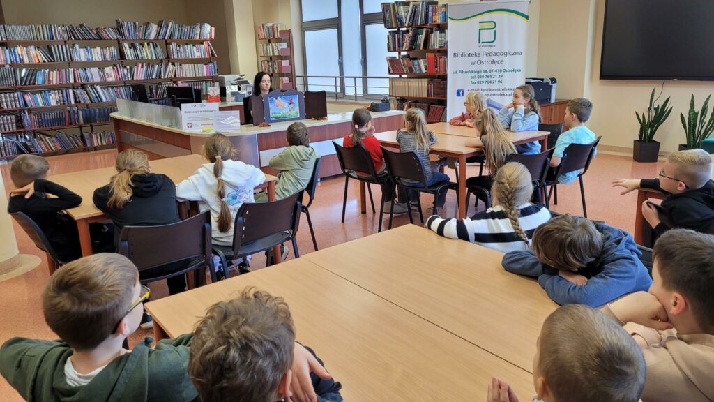 Listopadowe zajęcia z dziećmi i młodzieżą w bibliotece