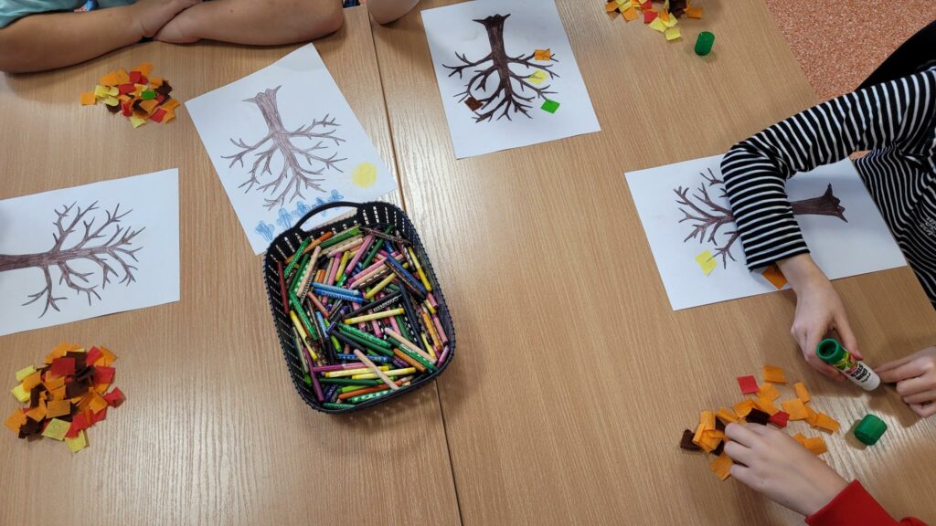 Listopadowe zajęcia z dziećmi i młodzieżą w bibliotece