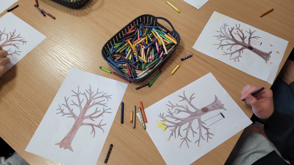 Listopadowe zajęcia z dziećmi i młodzieżą w bibliotece