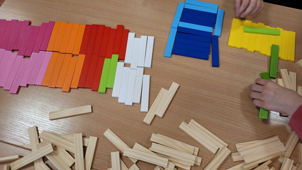 Listopadowe zajęcia z dziećmi i młodzieżą w bibliotece