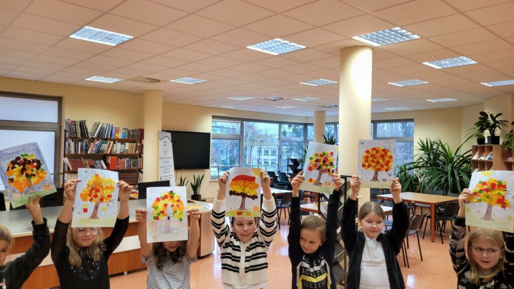 Listopadowe zajęcia z dziećmi i młodzieżą w bibliotece