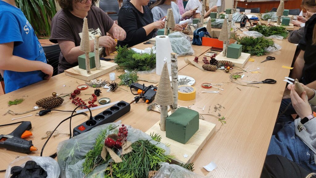 REALCJA Z WARSZTATÓW „ZRÓB SOBIE STROIK NA ŚWIĘTA”