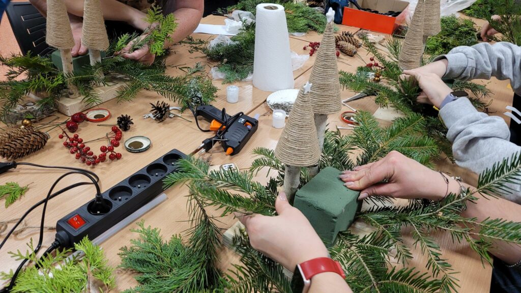 REALCJA Z WARSZTATÓW „ZRÓB SOBIE STROIK NA ŚWIĘTA”