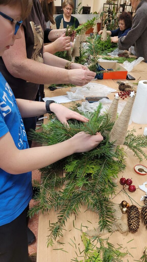REALCJA Z WARSZTATÓW „ZRÓB SOBIE STROIK NA ŚWIĘTA”