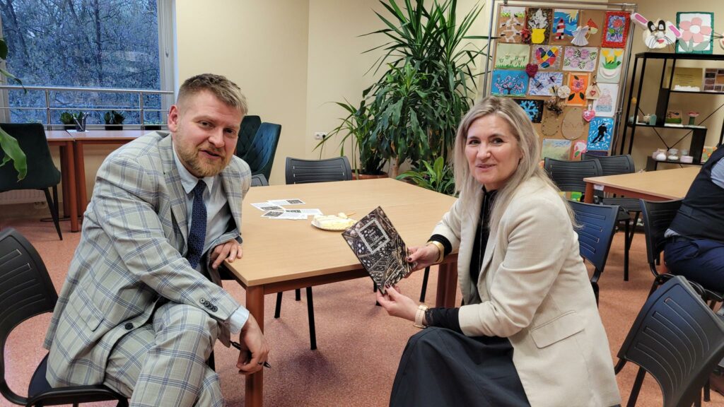 PREZENTACJA POEMATU KAROLA SAMSELA