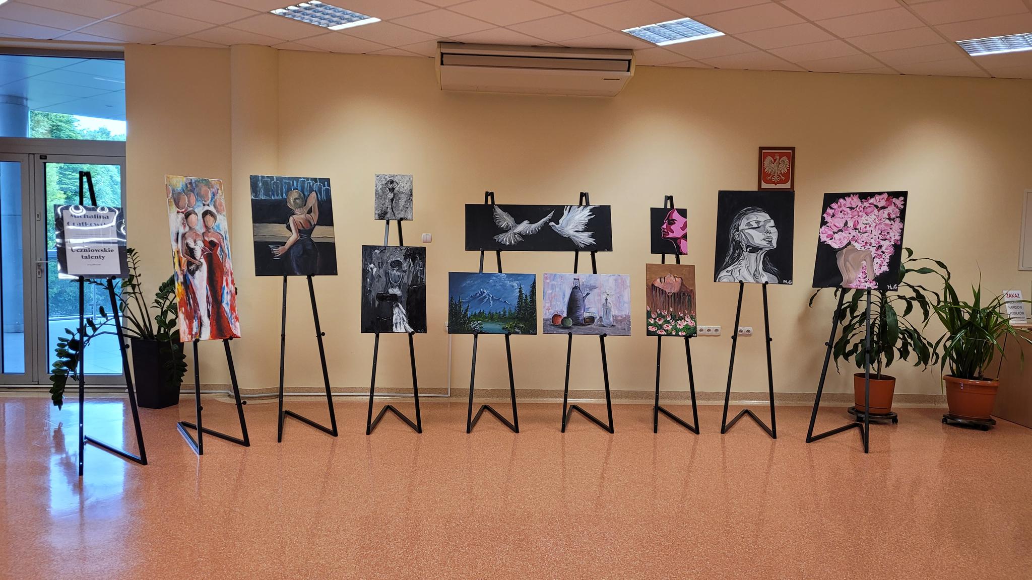 WYSTAWA Z CYKLU "UCZNIOWSKIE TALENTY"